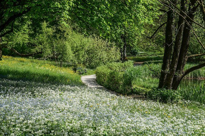 Exploring Ljubljana by Bicycle - Tivoli Park: rest time plus a picnic snack moment