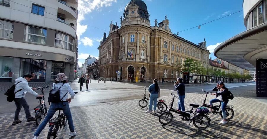 Ljubljana by E-Bike: Guided City Highlights Tour - Congress Square Start: Finding the Anchor and Setting the Pace