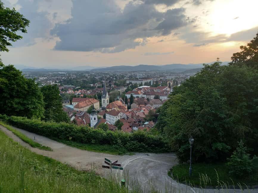 Ljubljana wonderful castle on foot and new places :) - Ljubljana Castle: the dirt-road start and the moment the city opens up