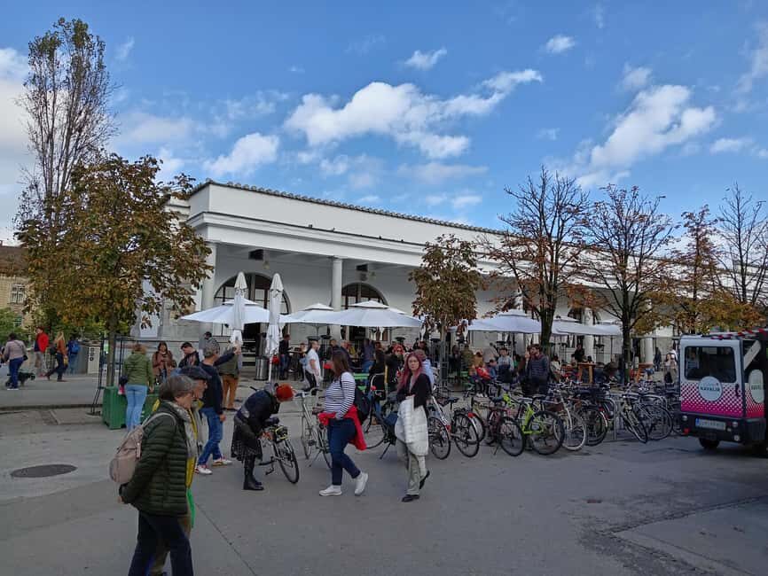 Ljubljana: Wonderful tour fun experience time history - City-Fountain Pair: Herkulov vodnjak and Robba Fountain