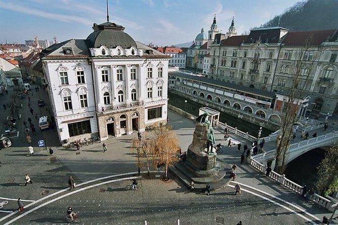 Private city tour of Ljubljana. 4 hours with a friendly and fun local guide. - Robba’s Fountain and City Hall: Art Meets Power in the Old Center
