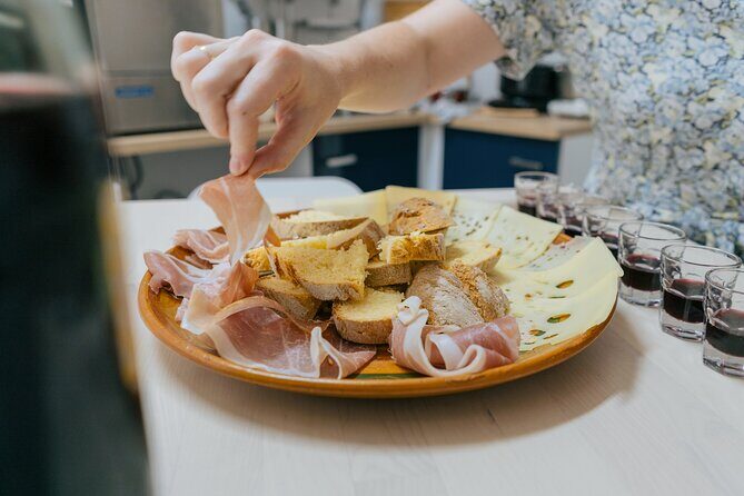 sLOVEnian Strukelj Traditional Cooking Class - Meeting point near public transport, with a smart arrival plan