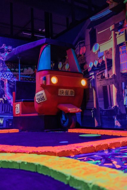 Woop! Glow golf: Ljubljana Btc City - The course concept: 15 holes in four “world” rooms