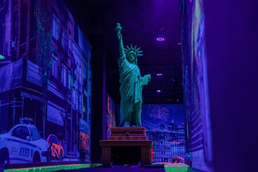 Woop! Glow golf: Ljubljana Btc City - Playing experience: easy rules, easy pace, and a built-in time limit