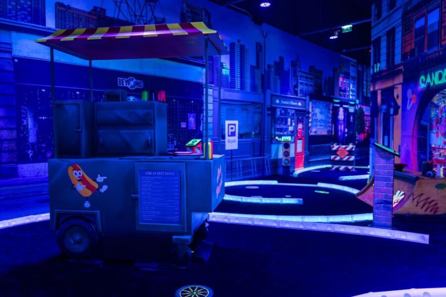 Woop! Glow Golf: Maribor - The glow props and photo spots: fun by design